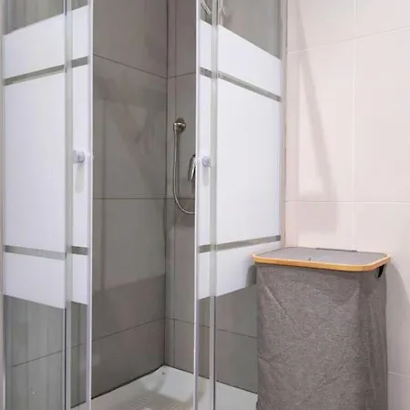 アパート Garibaldi House